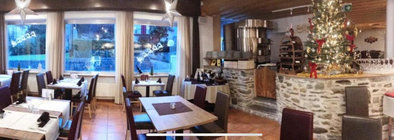ホテル Ristorante Con Alloggio Val Sole Acquarossa エクステリア 写真